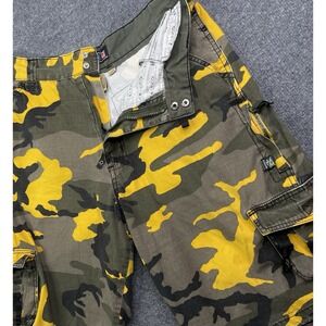 Vintage Macgear Shorts Men's 34 (Fits 32)  Camo Cargo Yellow Green Baggy Y2K